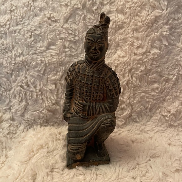 Vintage Chinese Terracotta Clay Warrior Army Soldier Kneeling 5 1/4” T 2 1/4” W - Picture 4 of 6